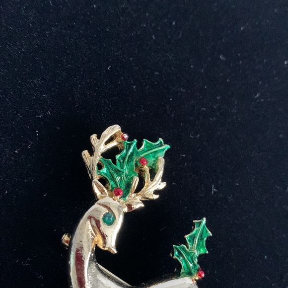 Gerry’s VTG  Reindeer Brooch Pin Enamel Gold Tone Holly Leaves Berries Christmas - Picture 3 of 13